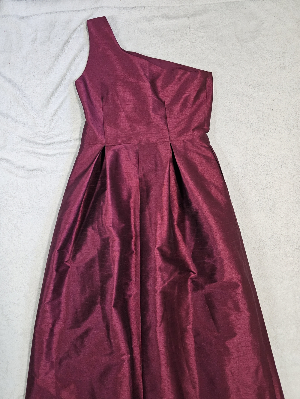 Lula Kate Charleston One-Shoulder Burgundy Evening Gown. - Picture 6 of 7